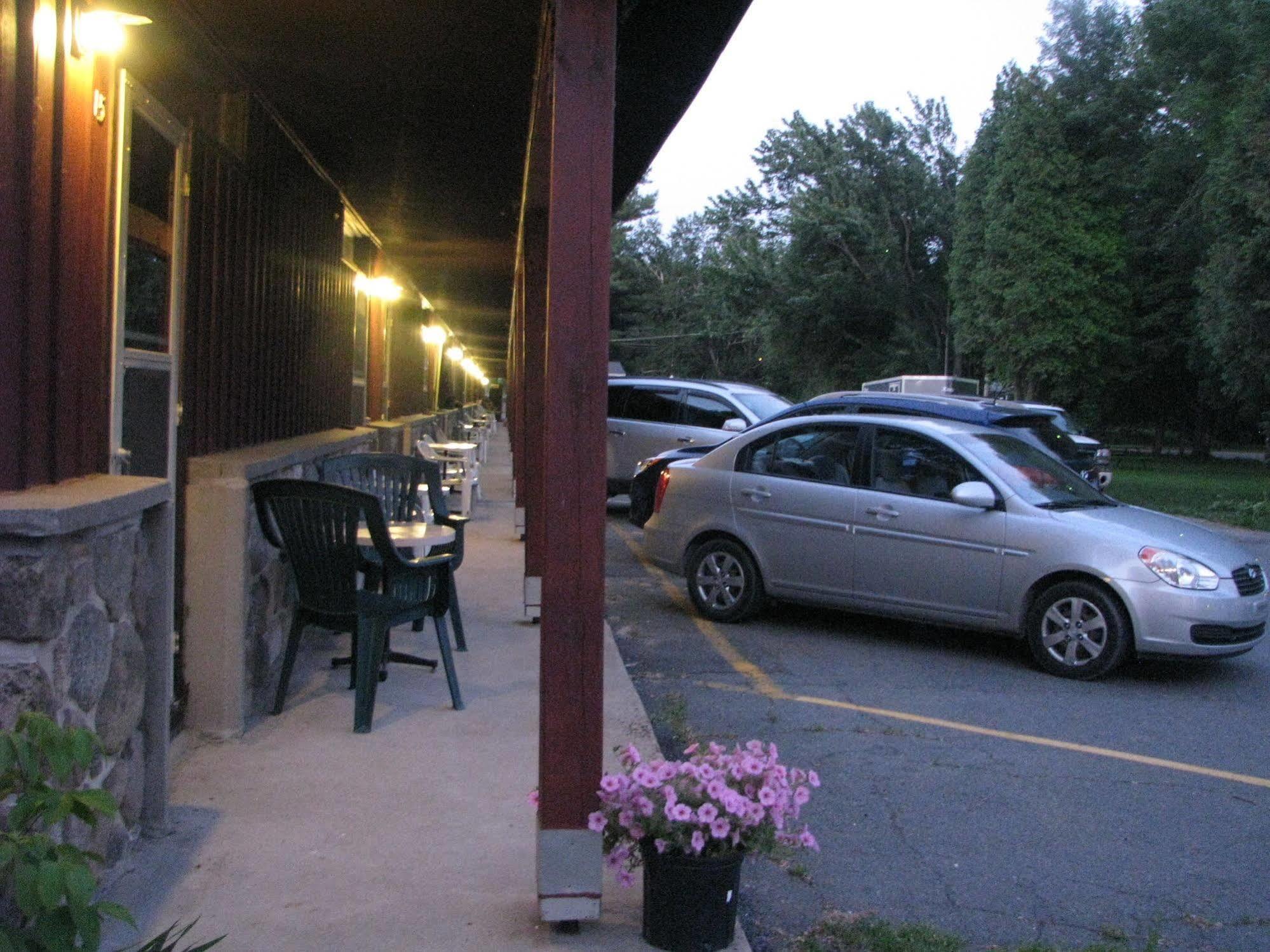Motel Le Charentais 2*